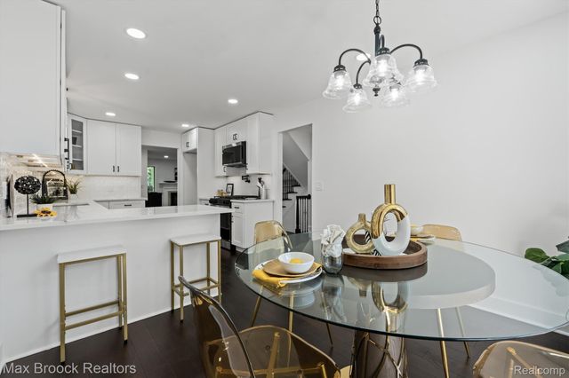 1135 Ivyglen Circle, Bloomfield Charter Township, MI 48304
