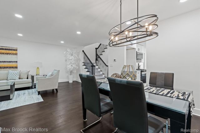 1135 Ivyglen Circle, Bloomfield Charter Township, MI 48304