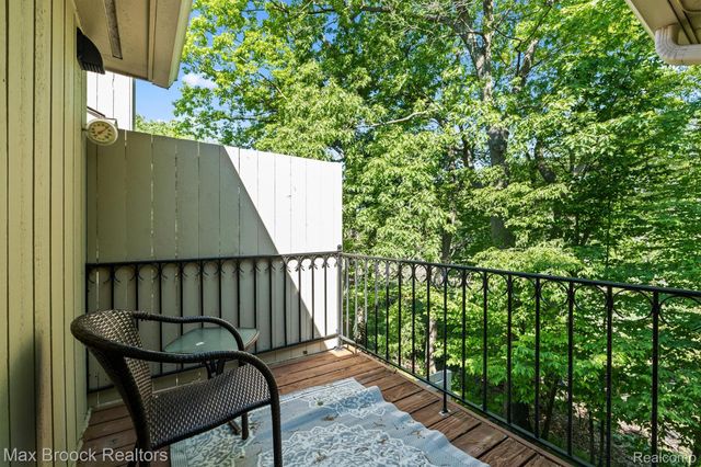 1135 Ivyglen Circle, Bloomfield Charter Township, MI 48304