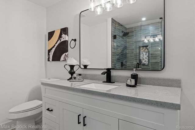 1135 Ivyglen Circle, Bloomfield Charter Township, MI 48304