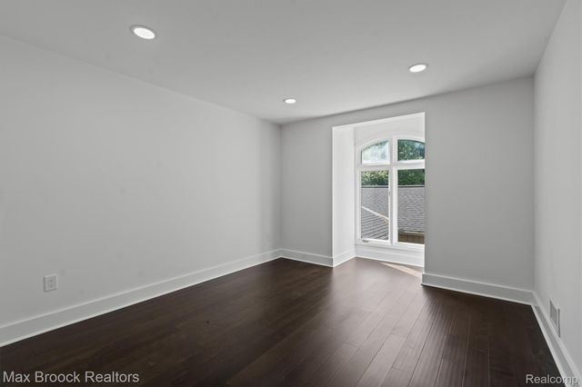 1135 Ivyglen Circle, Bloomfield Charter Township, MI 48304