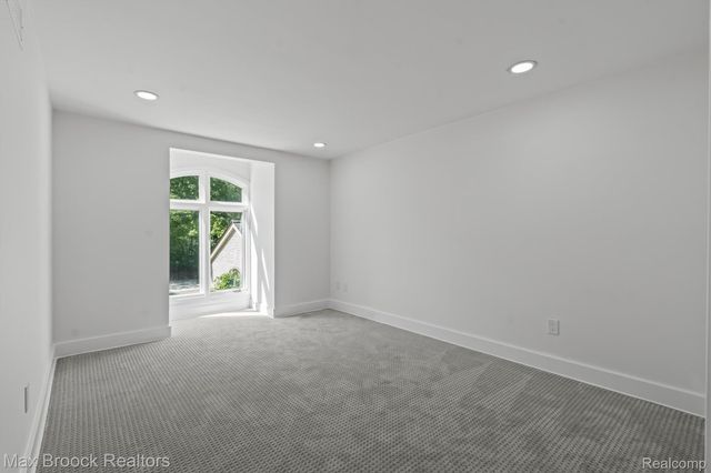 1135 Ivyglen Circle, Bloomfield Charter Township, MI 48304