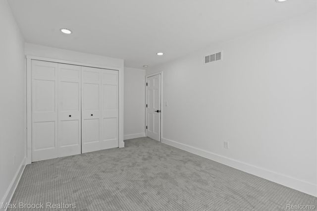 1135 Ivyglen Circle, Bloomfield Charter Township, MI 48304