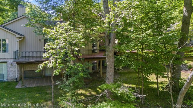 1135 Ivyglen Circle, Bloomfield Charter Township, MI 48304