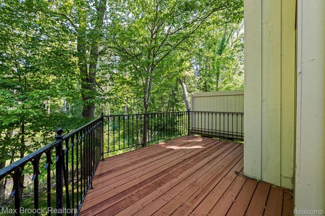 1135 Ivyglen Circle, Bloomfield Charter Township, MI 48304
