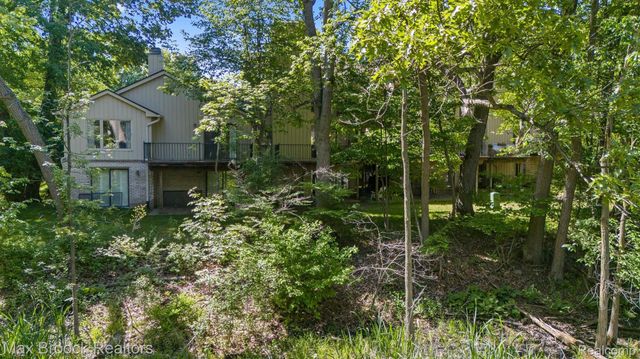 1135 Ivyglen Circle, Bloomfield Charter Township, MI 48304