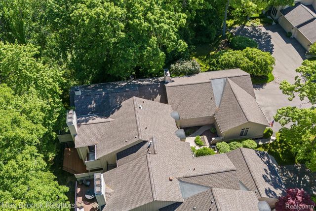 1135 Ivyglen Circle, Bloomfield Charter Township, MI 48304