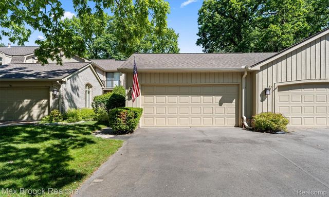1135 Ivyglen Circle, Bloomfield Charter Township, MI 48304