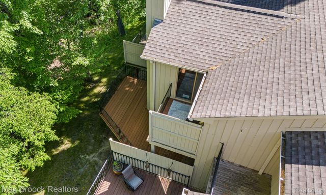 1135 Ivyglen Circle, Bloomfield Charter Township, MI 48304