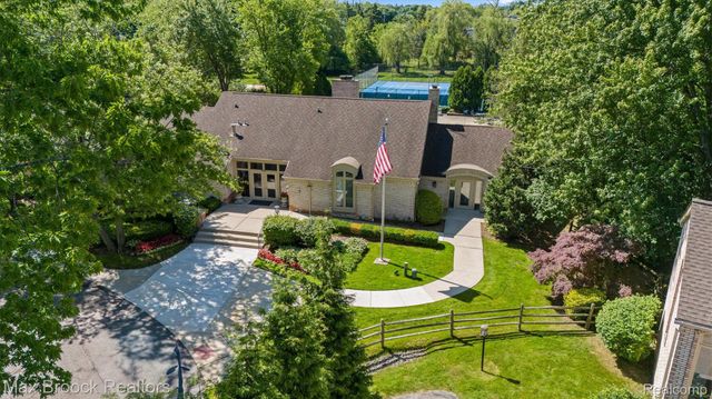 1135 Ivyglen Circle, Bloomfield Charter Township, MI 48304