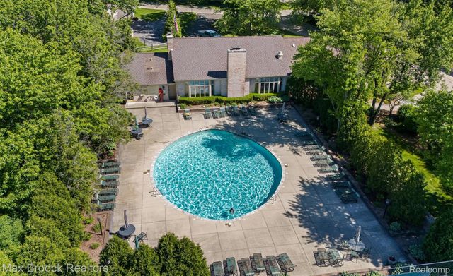 1135 Ivyglen Circle, Bloomfield Charter Township, MI 48304