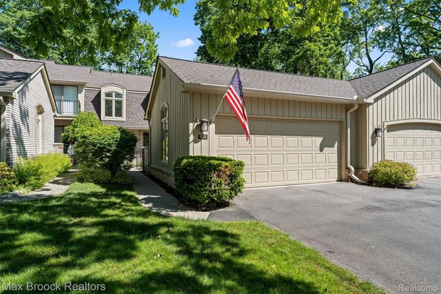 1135 Ivyglen Circle, Bloomfield Charter Township, MI 48304