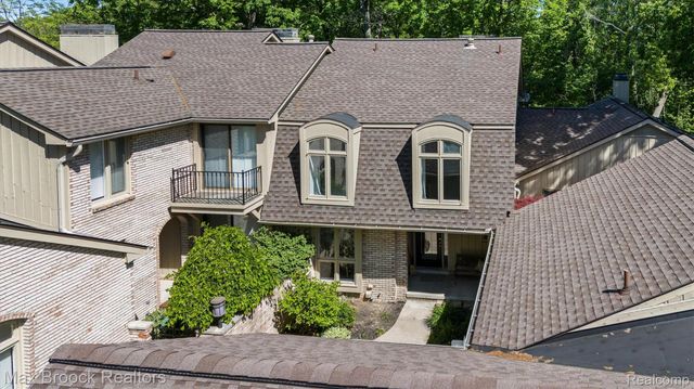 1135 Ivyglen Circle, Bloomfield Charter Township, MI 48304