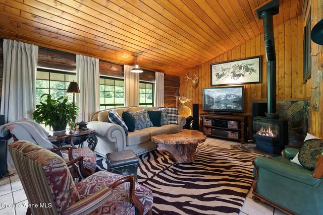 343 W Spring Creek Rd, Hope, ID 83836
