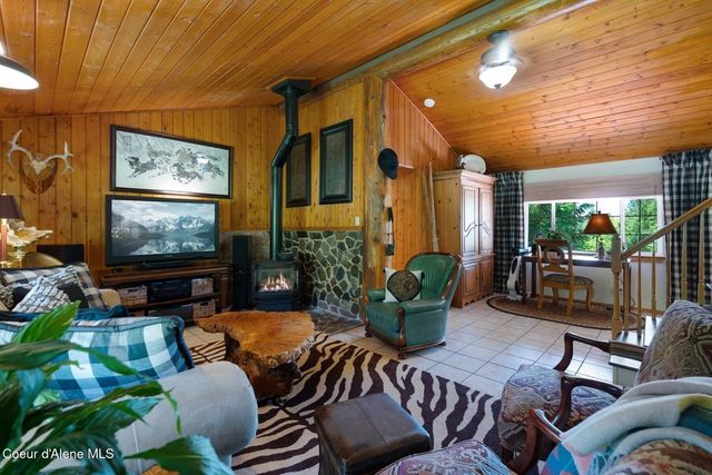343 W Spring Creek Rd, Hope, ID 83836