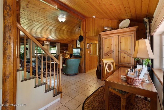 343 W Spring Creek Rd, Hope, ID 83836