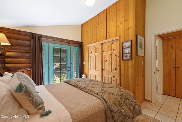 343 W Spring Creek Rd, Hope, ID 83836