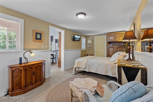 343 W Spring Creek Rd, Hope, ID 83836