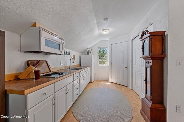 343 W Spring Creek Rd, Hope, ID 83836