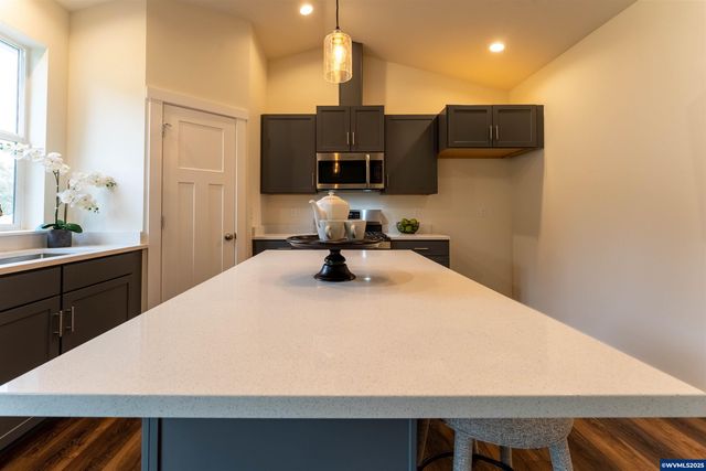 791 Quail Glenn Dr, Philomath, OR 97370