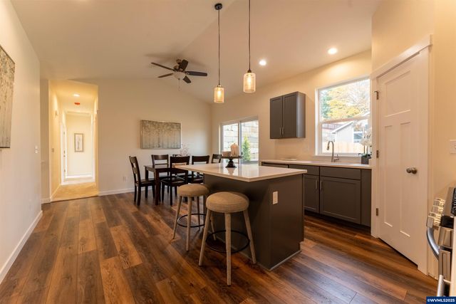 791 Quail Glenn Dr, Philomath, OR 97370