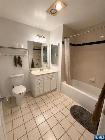 3301 City Place, Edgewater, NJ 07020