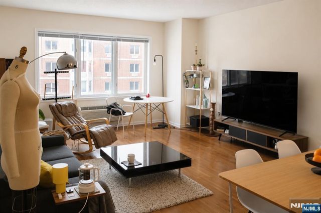 3301 City Place, Edgewater, NJ 07020