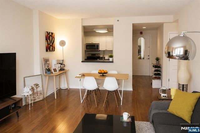 3301 City Place, Edgewater, NJ 07020