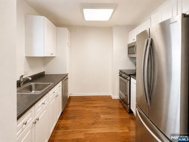 3301 City Place, Edgewater, NJ 07020