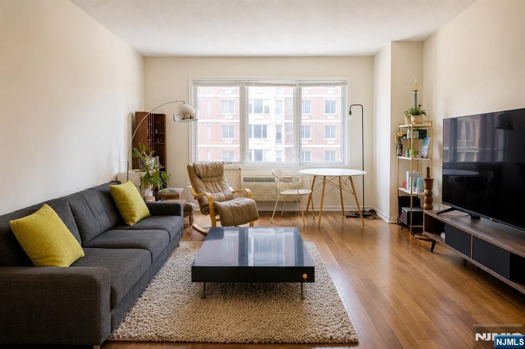 3301 City Place, Edgewater, NJ 07020