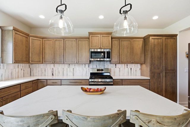 3725 Olde Howell ROAD, Waukesha, WI 53186
