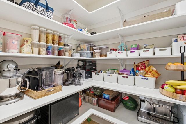 3725 Olde Howell ROAD, Waukesha, WI 53186