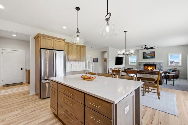3725 Olde Howell ROAD, Waukesha, WI 53186