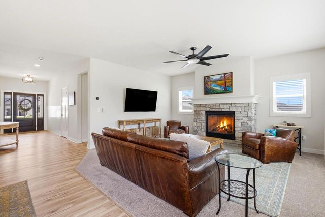 3725 Olde Howell ROAD, Waukesha, WI 53186