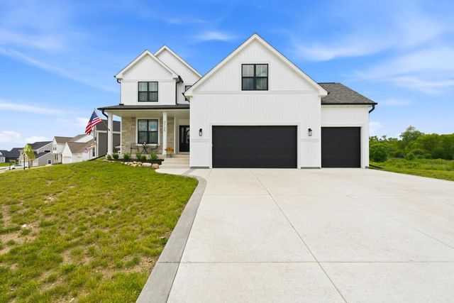3725 Olde Howell ROAD, Waukesha, WI 53186