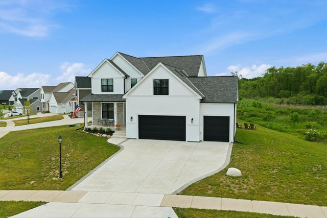 3725 Olde Howell ROAD, Waukesha, WI 53186