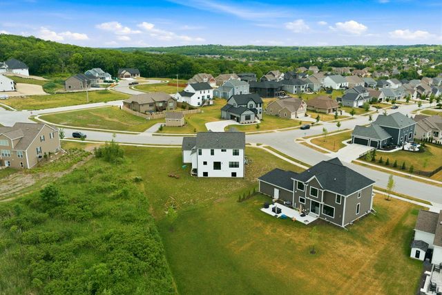 3725 Olde Howell ROAD, Waukesha, WI 53186
