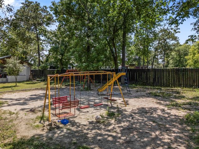 1302 Cherry Ln, Crosby, TX 77532