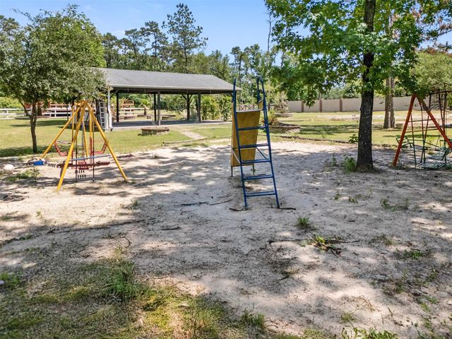 1302 Cherry Ln, Crosby, TX 77532