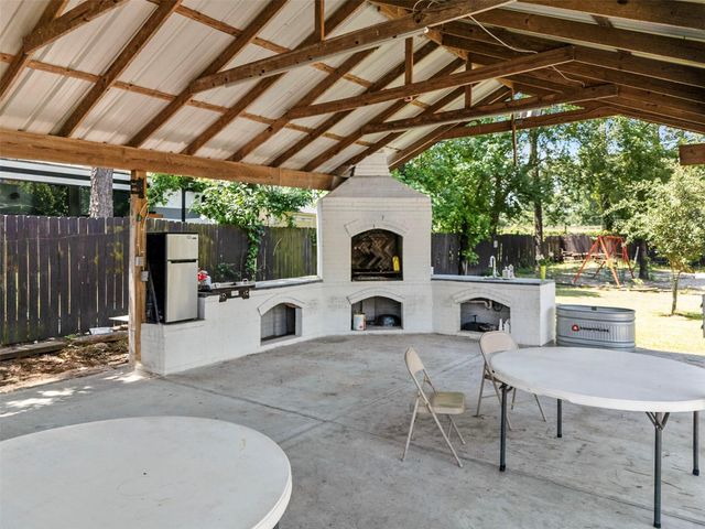 1302 Cherry Ln, Crosby, TX 77532