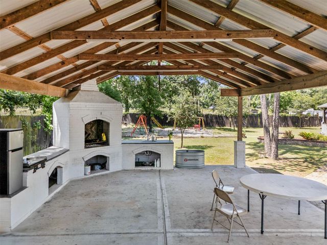 1302 Cherry Ln, Crosby, TX 77532