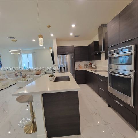 10440 NW 67th St 10440, Doral, FL 33178