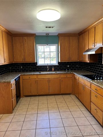 273 Ridgecrest Road, Colbert, OK 74733