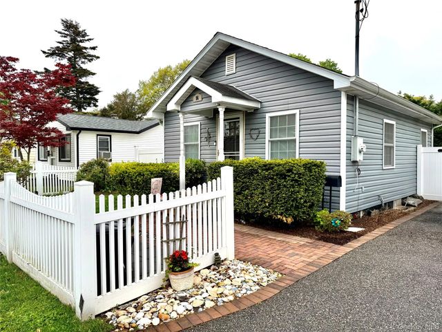 96 Pleasure Avenue, Ronkonkoma, NY 11779