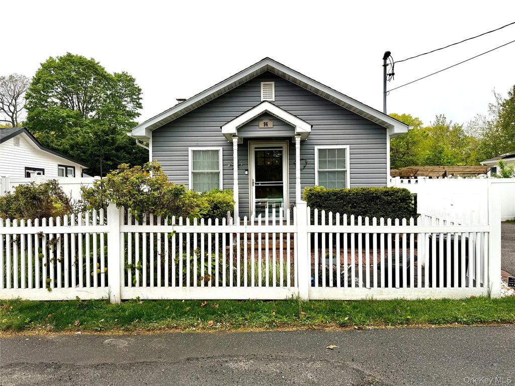 96 Pleasure Avenue, Ronkonkoma, NY 11779