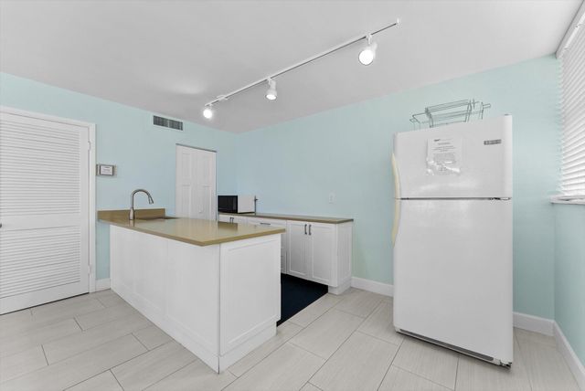 1237 HILLSBORO MILE 604, Hillsboro Beach, FL 33062