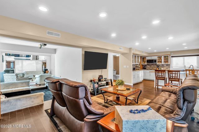 12 Ethan Allen Road, Freehold, NJ 07728