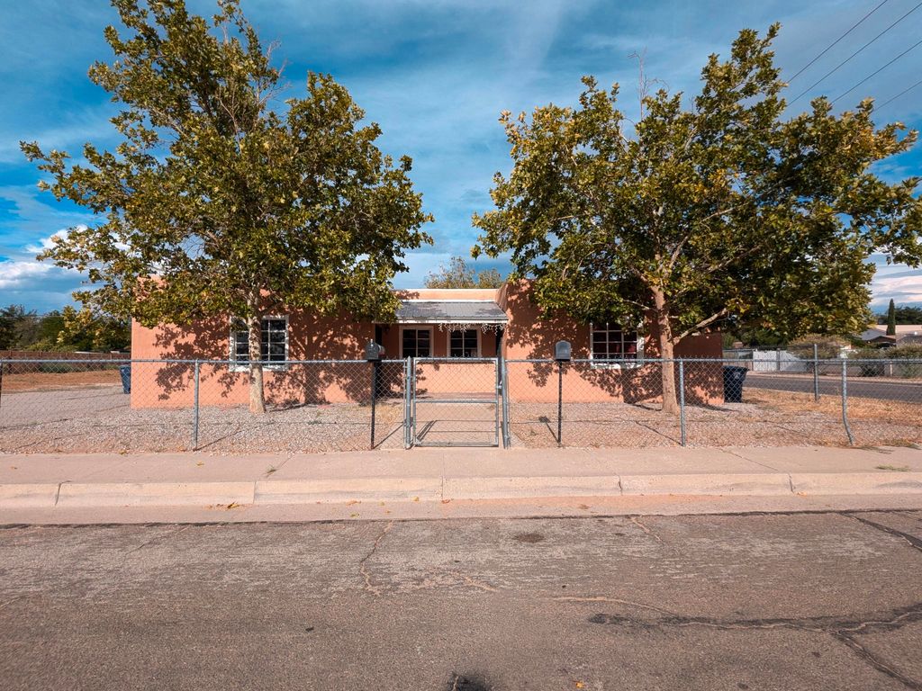 400 63rd Street NW, Albuquerque, NM 87105