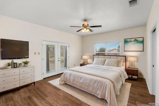 231 Broken Arrow, Floresville, TX 78114