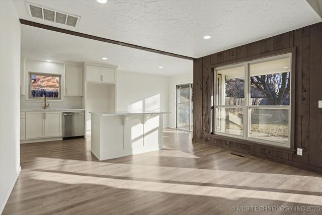 6803 S 77th East Avenue, Tulsa, OK 74133